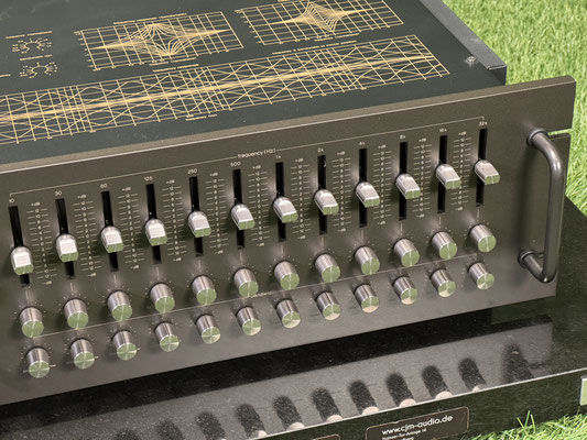 Equalizer Technics SH 9090 Universal Frequency Equalizer Oberseite Gehäuse