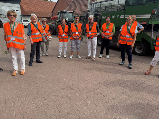 Die LandFrauen erhalten Informationen über die Funktion der Maschinen. © Marlene Grafe-Schröder