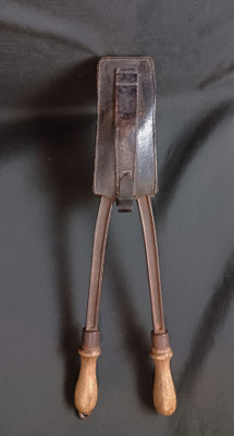 pince coupe barbelé allemand ww1 acec son étui de transport 