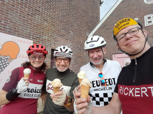 Freudestrahlende Eisgesichter
