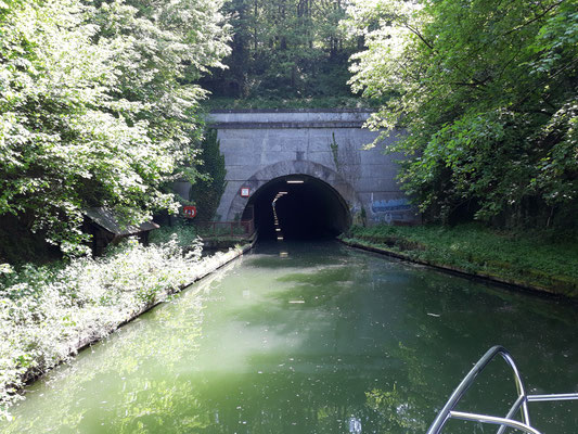 Nur 4 km später fahren wir in den 1 1/2 km langen Tunnel "Lesdins"....