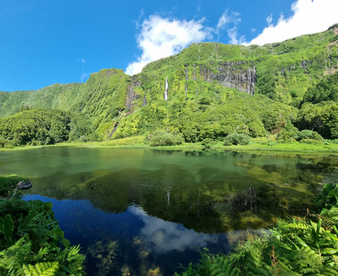...den Wasserfällen Poço da Ribeira do Ferreiro
