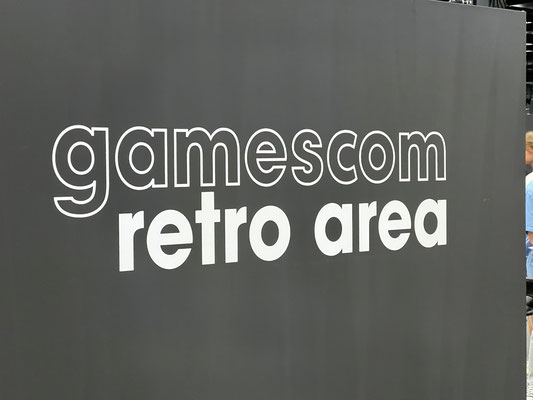 Das Gamescom 2022 Retro Area Logo ist auf diesem Bild zur Männerquatsch Podcast [Sonderfolge] Gamescom 2022: Der Retro Rundgang, alle Aussteller zu sehen.