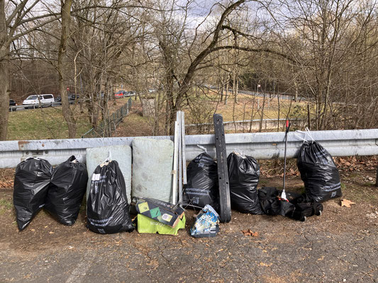 Foto 8: Müllausbeute der Sammelaktion auf dem VIP-Parkplatz
