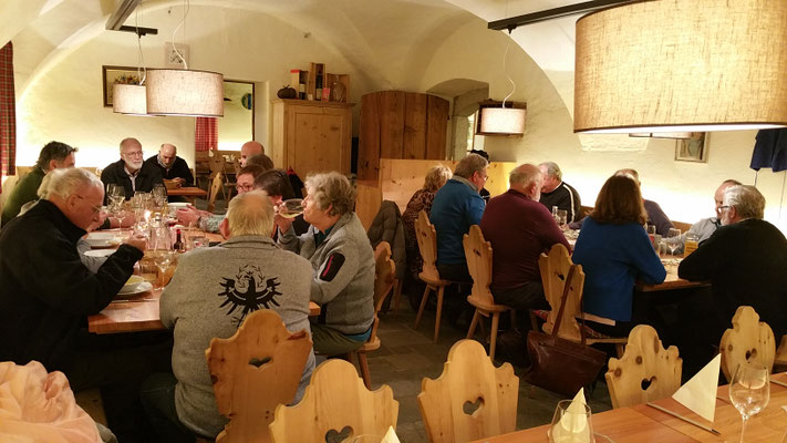 30. November 2019: Adventmarktsingen in Sarnthein - Gemütlich-kulinarischer Ausklang im "Buschenschank Gschlössler" bei Vahrn