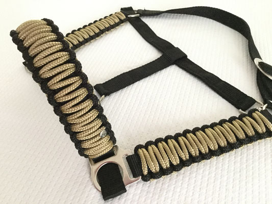 Art.-Nr.: 2010   / Halfter (schwarz) mit geflochtenem Nasen- und Backenriemen  (gold/schwarz) Grösse FULL   Preis: CHF 30.-