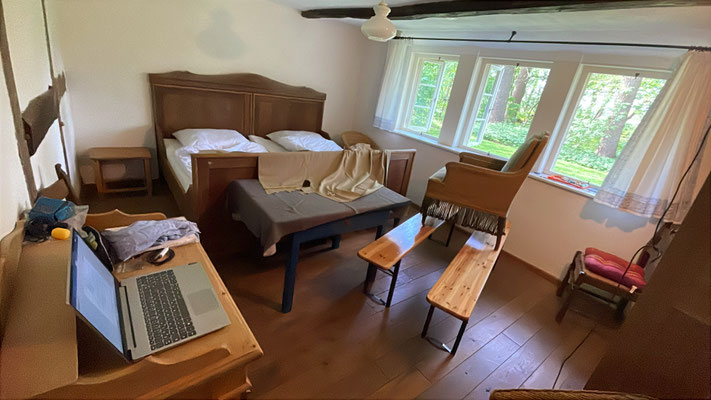 Dann zum Nähen rein ins Haus - denn auf der Deele ist es KALT! :s