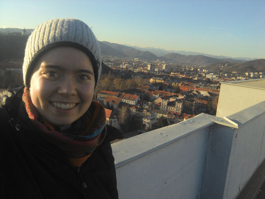 Sonnenschein tanken auf einer Dachterrasse in Graz
