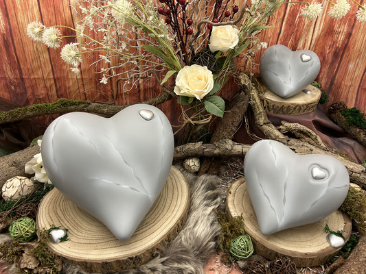Grau/Weiß marmoriert 0,55 L = 135,00 EUR, 1,25 l = 158,00 EUR, 2,50 l = 181,00 EUR 