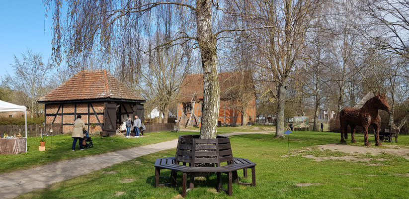 Spitzenhaus Völkshagen u. Dorfkirche Dargelütz