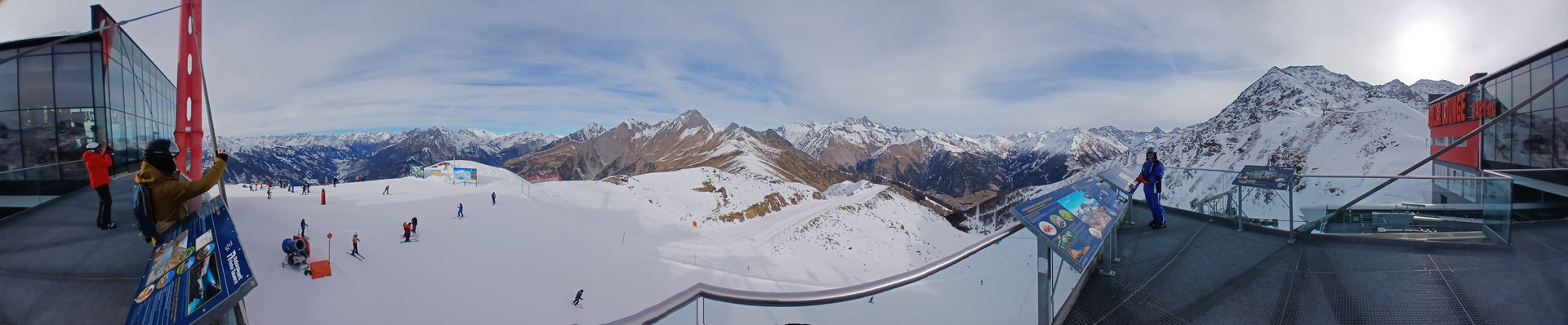 Panorama auf der Aussichtsplattform Adler Lounge