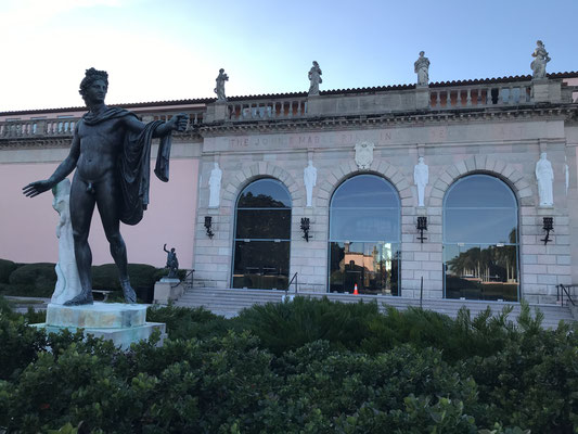 Bild: Eingang zum Ringling Museum