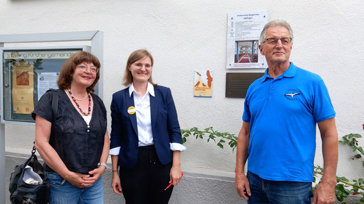 Foto: Iris Rothe - Ein Foto als Andenken, Dagmar Reduth, Nadine Kempf, Gustav Bickel (v.l.n.r) 