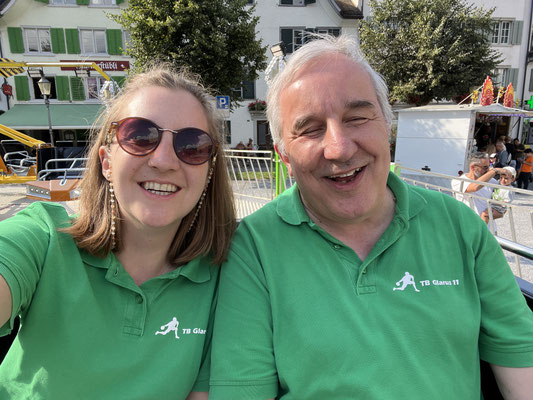 Ramona und Fritz auf der Chilbibahn