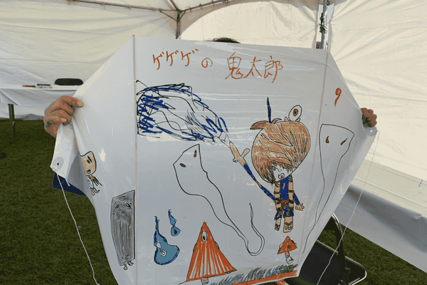 子ども向け凧作り体験ワークショップの様子