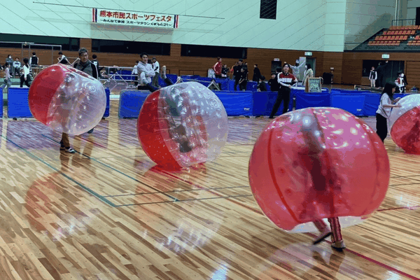 熊本の体育館で行われたバブルボール体験 学校行事やイベント対応の様子