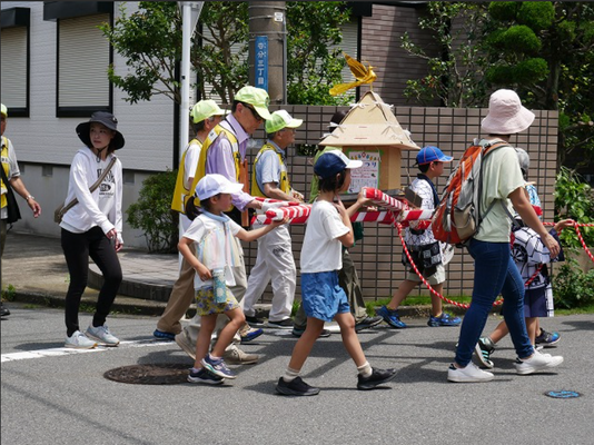 まずは町内をねり歩き