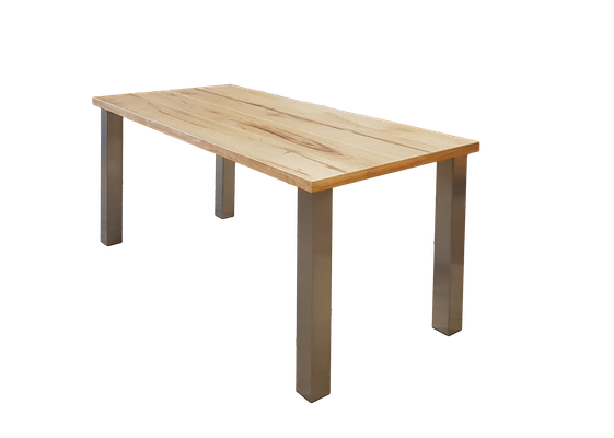 "Cornelius" der "Starke", ein stabiler Tisch aus Echtholz, der mit 4 Beinen mitten im Leben steht, gerne auch inmitten Ihres Lebens. 