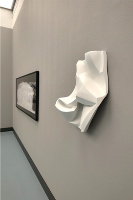 2022 Die Grosse 2022 - Wandobjekt 04/21 - 2021 Aluminium lackiert - h 70 x b 50 x t 24 cm
