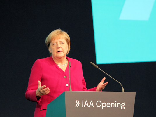 Bundeskanzlerin Merkel IAA 2019 © dokuphoto.de / Klaus Leitzbach