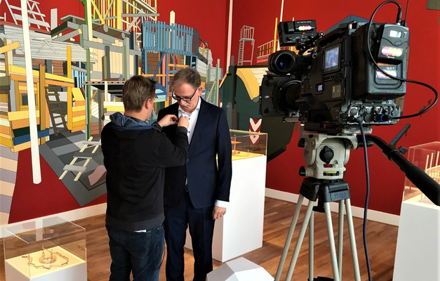 PRINCIPAL FILMS : more than 20 years of developing and producing AWARD-WINNING DOCUMENTARIES - EYE-CATCHING BUSINESS TV - REMARKABLE ACTION MOVIES - REAL LIFE HUMAN INTEREST FILMS