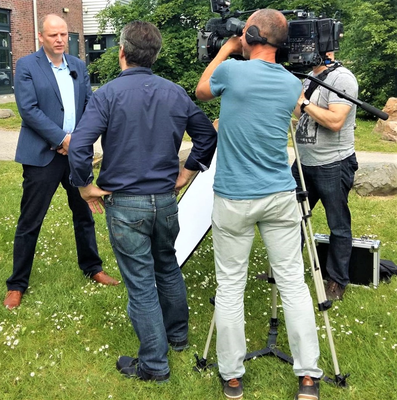 PRINCIPAL FILMS : more than 20 years of developing and producing AWARD-WINNING DOCUMENTARIES - EYE-CATCHING BUSINESS TV - REMARKABLE ACTION MOVIES - REAL LIFE HUMAN INTEREST FILMS