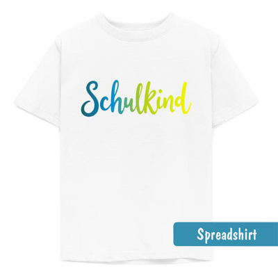 Kinder-T-Shirt mit dem geschwungenen Schriftzug „Schulkind“ - Farbverlauf von Blau, Grün, Gelb