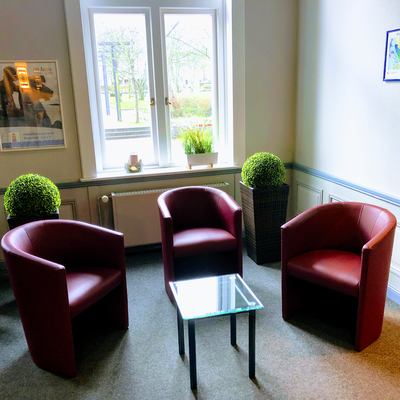 Lese- und Sitzecke in der Tourist-Information "Alte Post" in Westerland 