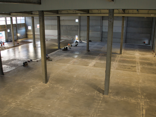 Chantier dans le sud de la France, sol pour un bâtiment industriel de 6000m² crée en 4 étapes.