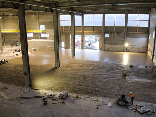 Chantier dans le sud de la France, sol pour un bâtiment industriel de 6000m² crée en 4 étapes.
