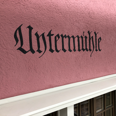 Schriftenmalerei des Hausnamens 'Untermühle'