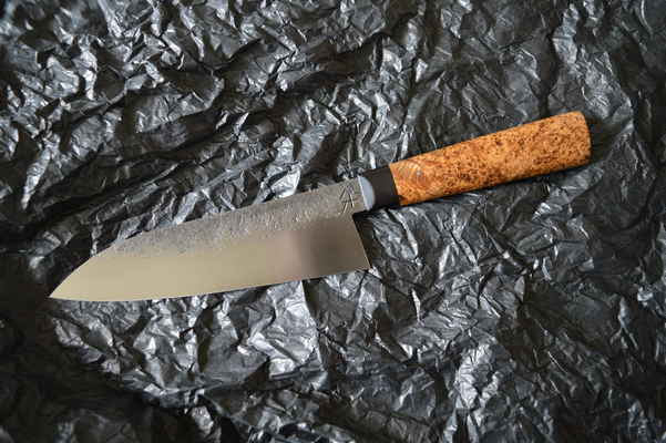 #379, santoku 90mcv8 & loupe de frêne, 194mm