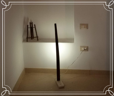 lampada piantana a led in legno