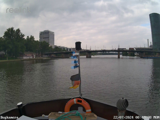 Frankfurt Friedensbrücke mit Westhafen Tower