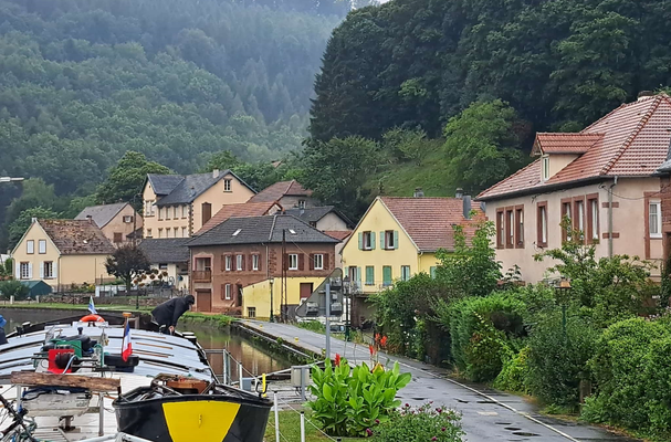 Ausfahrt aus der Schleuse Lützelburg / Écluse n° 21 de Lutzelbourg (© 20.08.2025 Andy R.)