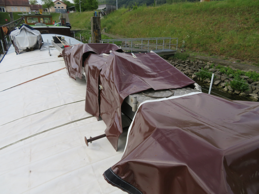 gewaschene Steuerhausplanen (© 17.05.2025 Uwe M.)