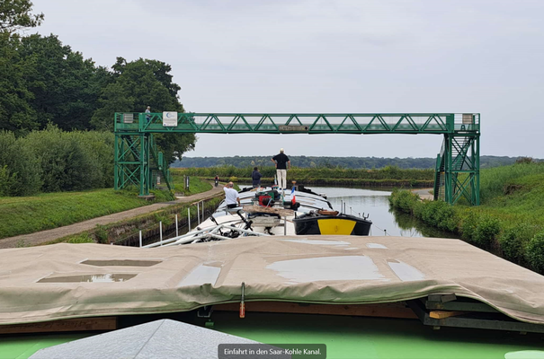Verzweigung Rhein-Marne-Kanal ├ Saar-Kohlen-Kanal Passerelle de la communauté de communes du pays des étangs (© Andy R. 21.08.2025)