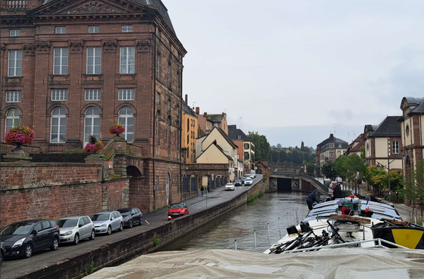 Unterwasser der Stadtschleuse Zabern / Écluse double n° 30/31 de Saverne (© 20.08.2025 Andy R.)