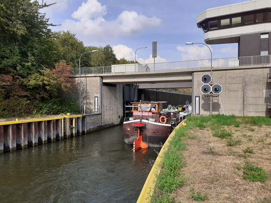 Schleuse Gelsenkirchen Unterwasser (Rhein-Herne-Kanal)  [© Norbert H. 07.09.2022]