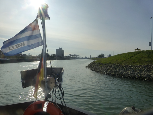 Tagesetappe Mannheim-Speyer, Ausfahrt aus dem Mühlauhafen Mannheim (© pm)