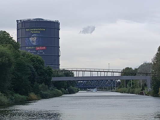 Reiseetappe Henrichenburg-Duisburg, Rhein-Herne-Kanal, Gasometer Oberhausen (© Andy R.)