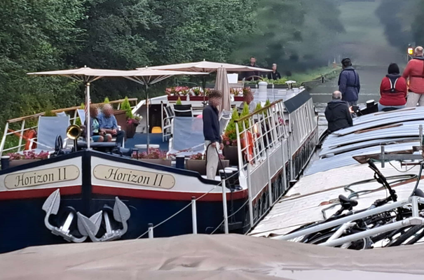 Schiffsbegegnung nach dem Tunnel von Arzviller (© Andy R. 21.08.2025)