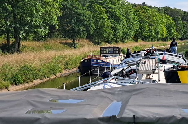 Schiffsbegegnung auf dem Saar-Kohlen-Kanal (© 23.08.2025 Andy R.)