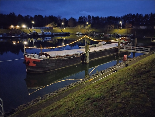 WILLI am Winterliegeplatz im Schutzhafen Erlenbach am Main (© 07.12.2025 Oliver G.)