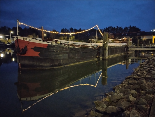 WILLI am Winterliegeplatz im Schutzhafen Erlenbach am Main (© 07.12.2025 Oliver G.)