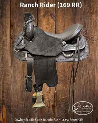 Lederfarbe Schwarz (Seatjockey und Fender in rough out), Sitzleder Glattleder Schwarz, Punzierung Basketspot Tooling mit Bordertooling einfach "N" in Doppellinie, On-Tree-Rigging mit D-Ring