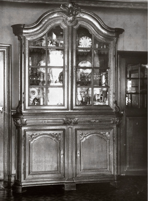 1912 - Meuble dans une maison privée
