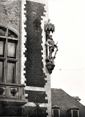 1912 - Statue de Jean de Nivelles sur le Palais de Justice
