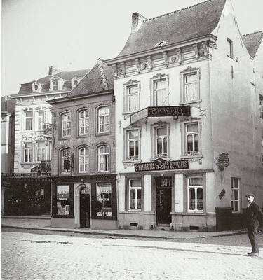 1911 - Grand-Place : le Rat (coin de la rue de Charleroi)