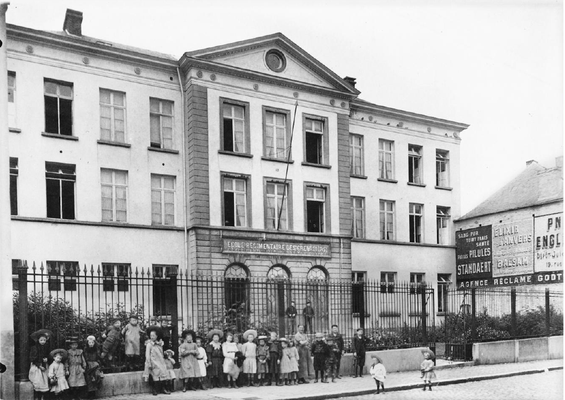 1908 - Ecole régimentaire des Grenadiers rue de Mons